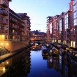 Birmingham_canalside_apartments_at_dusk